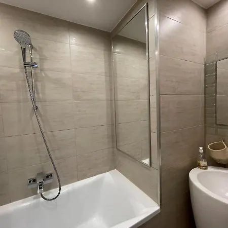 Confortable Appartement Idealement Situe Apartman